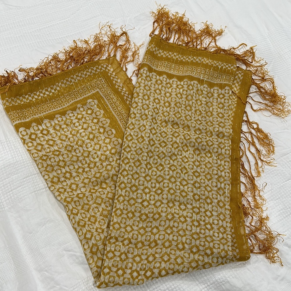 H&M yellow scarf